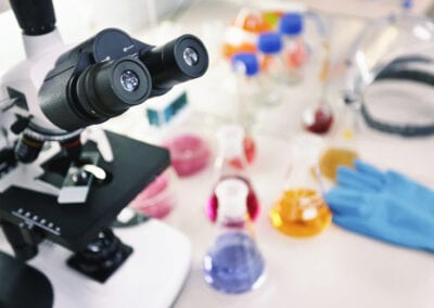 Microscopio per settore farmaceutico